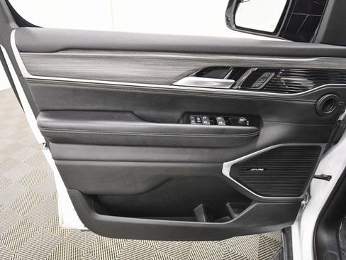 Used 2024 Jeep Wagoneer L Series II w/ Flexible Seating Group image 13