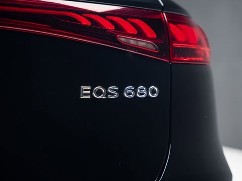 Used 2024 Mercedes-Benz Maybach EQS 680 4MATIC image 34