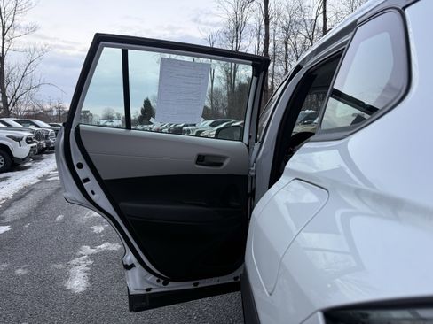 Used 2022 Toyota Corolla Cross L image 24