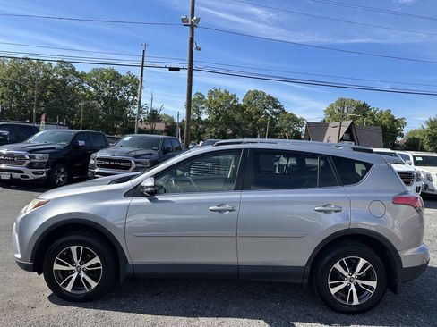 Used 2018 Toyota RAV4 XLE w/ Plus Extra Value Package AWD/4WD image 4