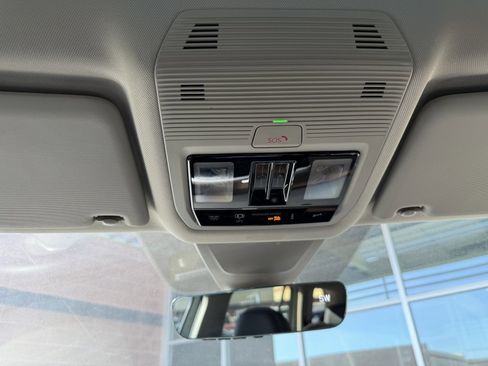 Used 2025 Volkswagen Atlas SE w/ Panoramic Sunroof Package image 27