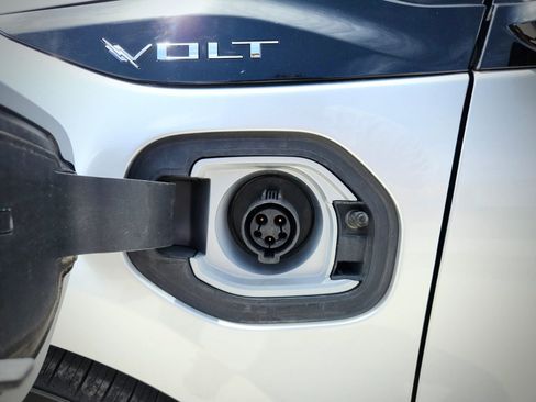 Used 2017 Chevrolet Volt LT FWD image 38