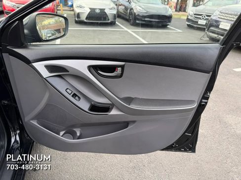 Used 2016 Hyundai Elantra SE image 16