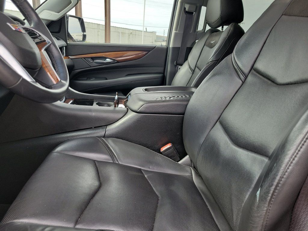 Used 2017 Cadillac Escalade Luxury AWD/4WD image 22