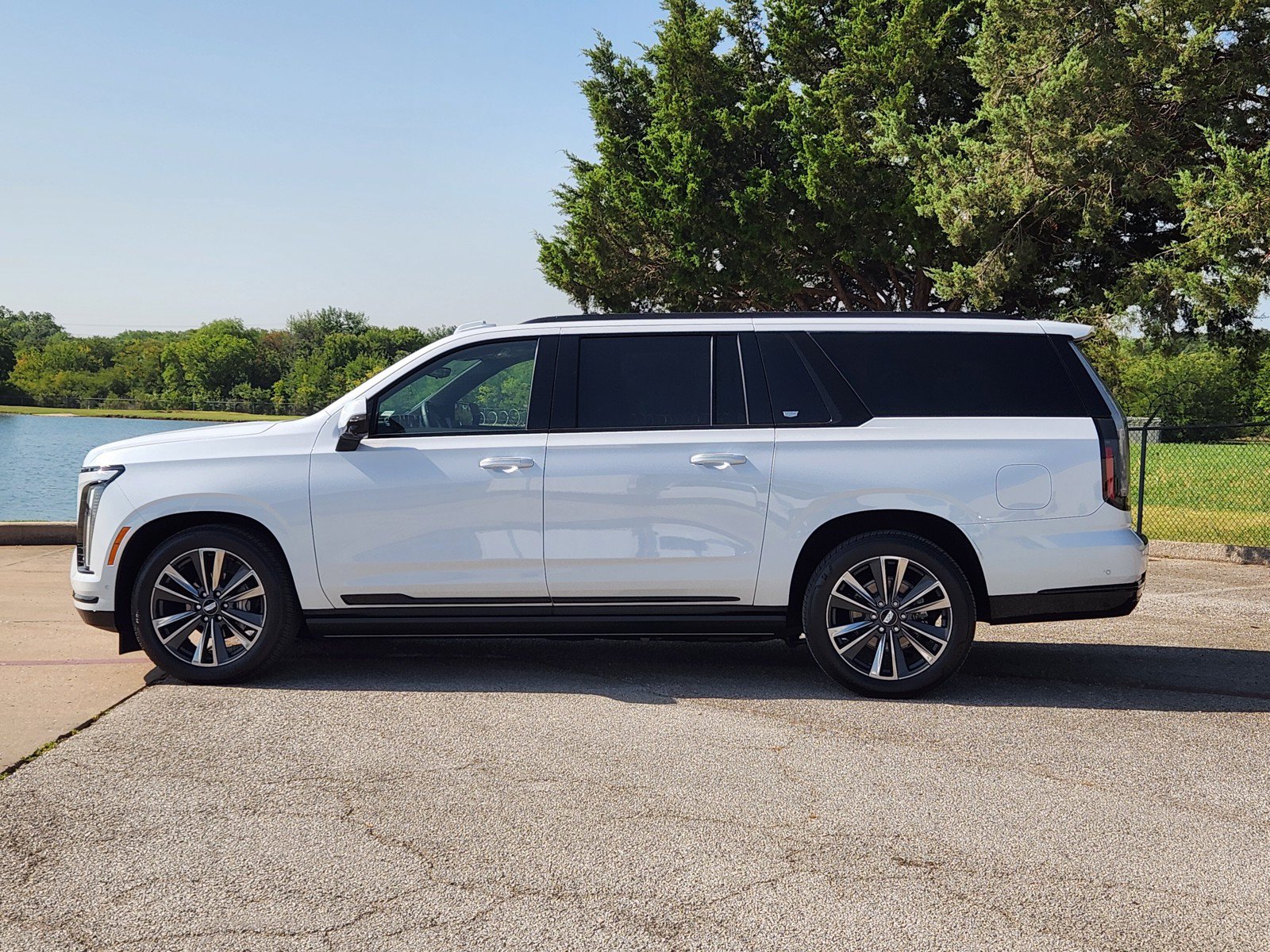 Used 2026 Cadillac Escalade ESV Sport w/ Touring Package AWD/4WD image 4