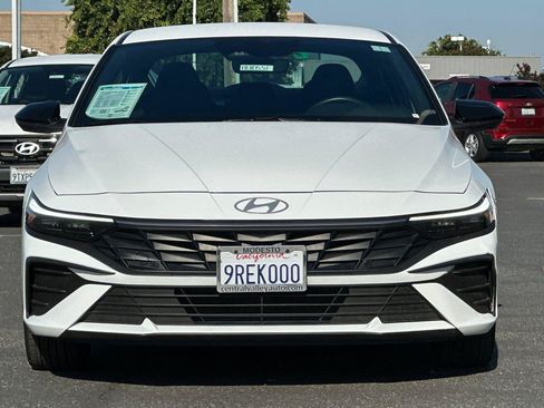 Used 2025 Hyundai Elantra Sport FWD image 8