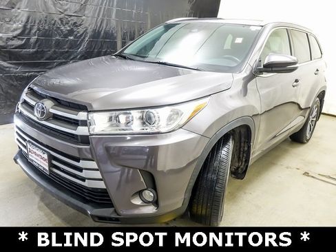 Used 2019 Toyota Highlander XLE image 4