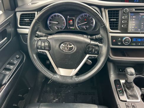 Used 2019 Toyota Highlander XLE image 14