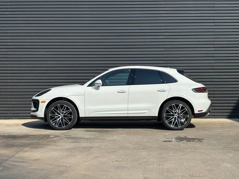 Certified 2026 Porsche Macan AWD/4WD image 2