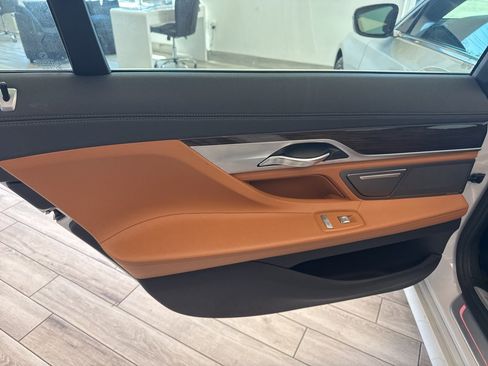 Used 2017 BMW 740i RWD image 8