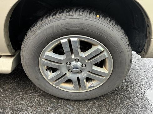 Used 2007 Ford Explorer Eddie Bauer image 28