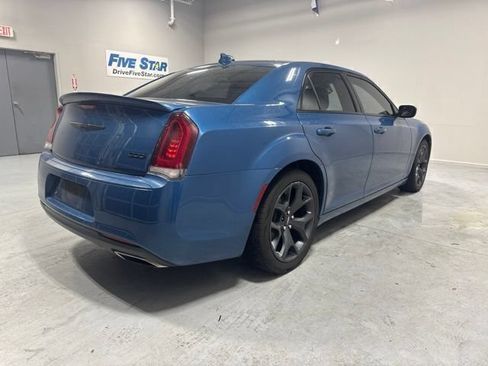 Used 2020 Chrysler 300 Touring w/ Sport Appearance Package RWD image 5