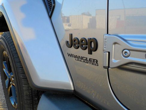 Used 2020 Jeep Wrangler Unlimited Sahara image 7