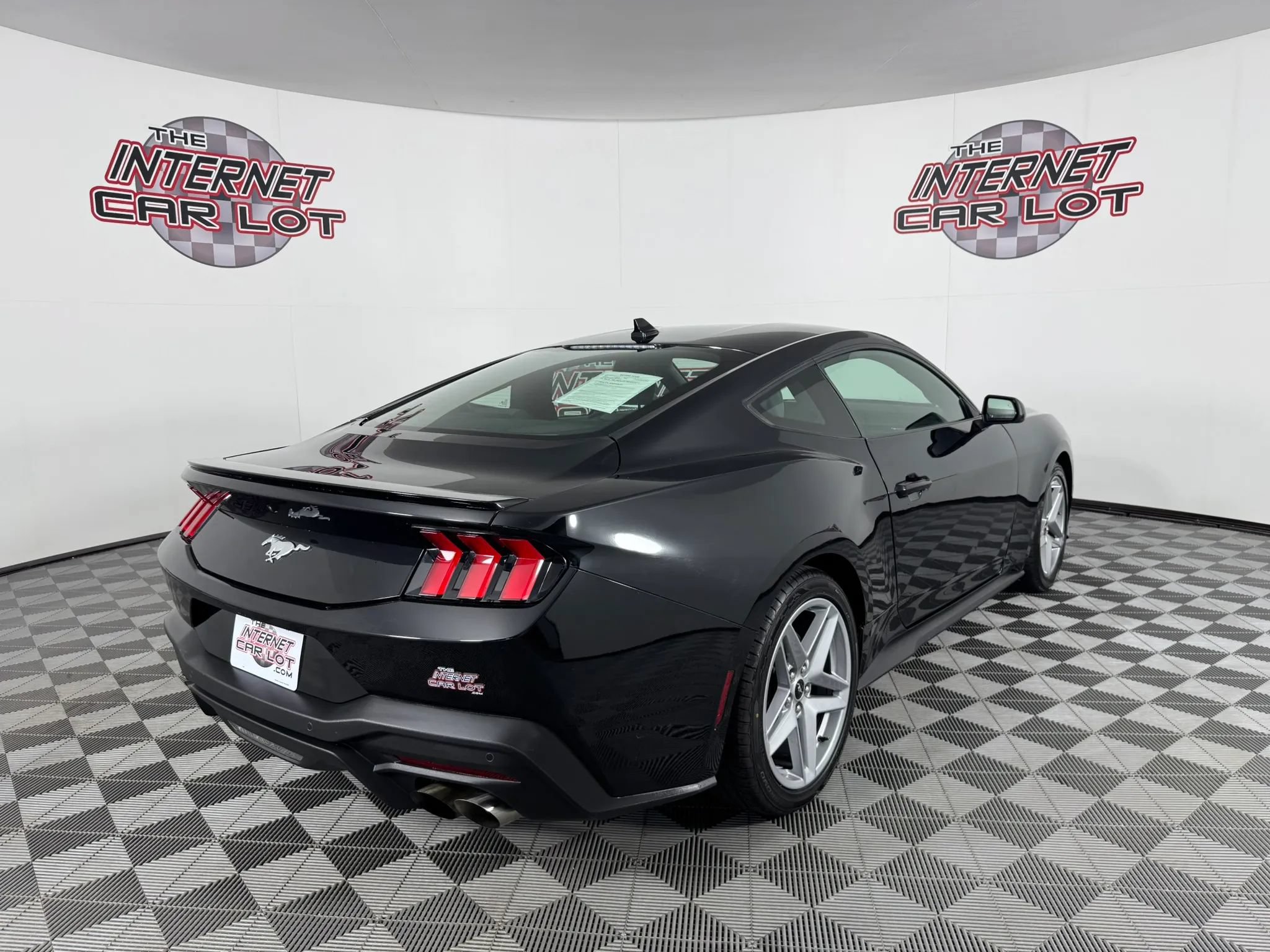 Used 2025 Ford Mustang Coupe RWD image 7