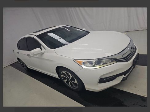 Used 2017 Honda Accord EX image 7