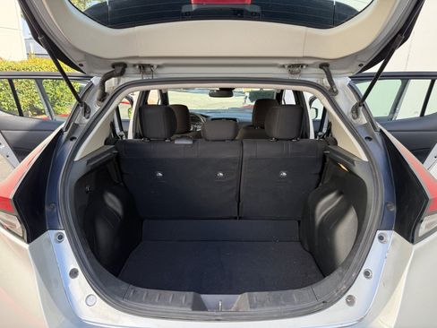 Used 2021 Nissan Leaf SV w/ SV Technology Package FWD image 16