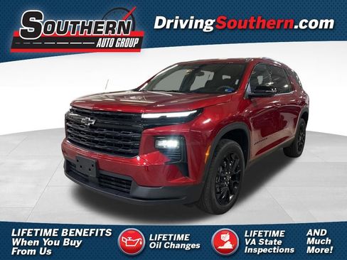 Used 2025 Chevrolet Traverse LT w/ Midnight/Sport Edition FWD image 1