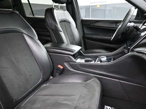 Used 2024 Jeep Grand Cherokee L Laredo image 30