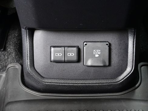 Used 2023 Toyota Highlander Platinum AWD/4WD image 19