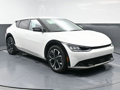 Used 2022 Kia EV6 Wind image 3