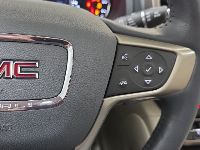 Used 2021 GMC Acadia Denali w/ Denali Technology Package AWD/4WD image 17