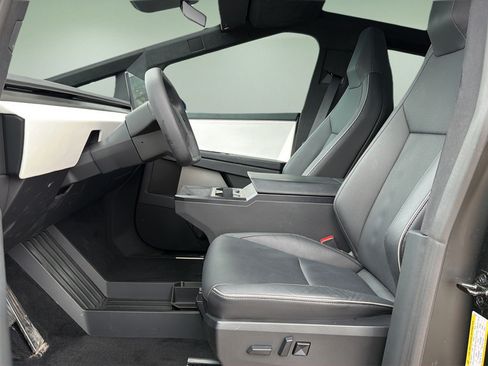 Used 2024 Tesla Cybertruck AWD Crew Cab image 16