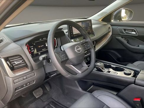 Certified 2025 Nissan Rogue Platinum AWD/4WD image 12