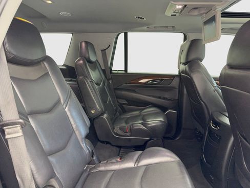 Used 2019 Cadillac Escalade Luxury image 47