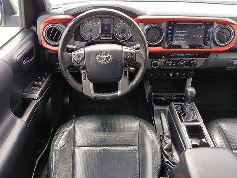 Used 2019 Toyota Tacoma TRD Off-Road image 12