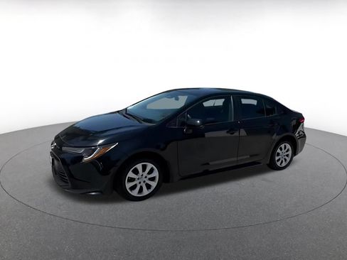 Used 2025 Toyota Corolla LE FWD image 8