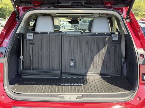Used 2024 Toyota Highlander Platinum AWD/4WD image 14