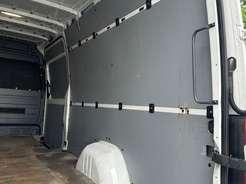 Used 2017 Mercedes-Benz Sprinter 2500 image 20