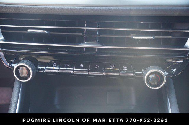 Used 2025 Chevrolet Traverse LT w/ Sun and Wheel Package FWD image 21