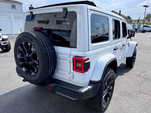 Used 2025 Jeep Wrangler Unlimited Sahara w/ Safety Group AWD/4WD image 7
