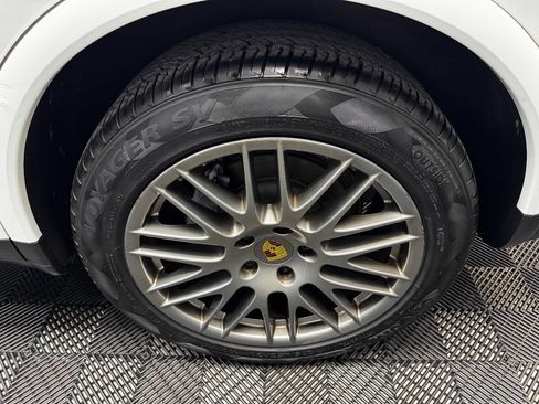 Used 2018 Porsche Cayenne image 18
