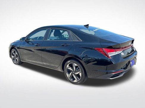 Used 2023 Hyundai Elantra SEL w/ Convenience Package FWD image 3