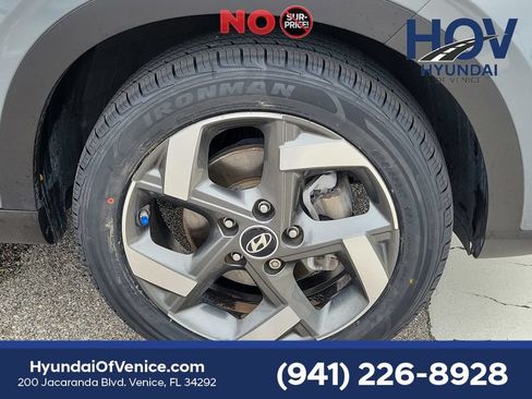 Certified 2023 Hyundai Venue Limited w/ Cargo Package FWD image 9