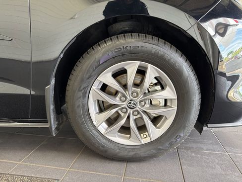 Used 2022 Toyota Sienna XLE w/ XLE Plus Package FWD image 58