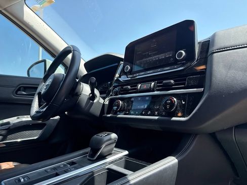 Certified 2024 Nissan Pathfinder SV FWD image 25