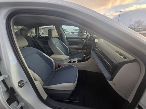 New 2026 Volkswagen Jetta SE FWD image 10