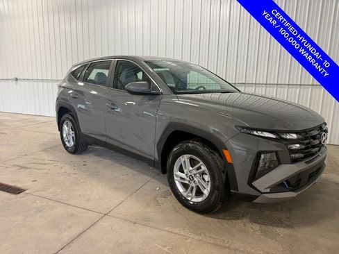 Certified 2025 Hyundai Tucson SE AWD/4WD image 1
