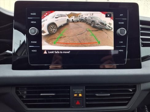 New 2026 Volkswagen Jetta SE FWD image 8