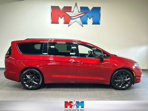 Used 2026 Chrysler Pacifica Limited w/ S Appearance Package FWD image 1