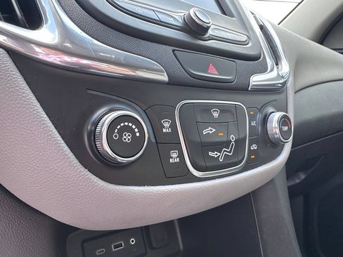 Used 2020 Chevrolet Equinox LS w/ LPO, Floor Liner Package FWD image 17
