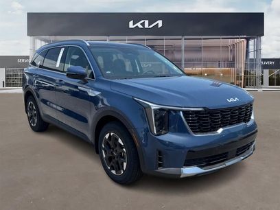 Certified 2025 Kia Sorento S w/ Panoramic Sunroof Package