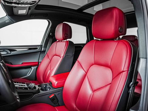 Certified 2026 Porsche Macan S AWD/4WD image 5