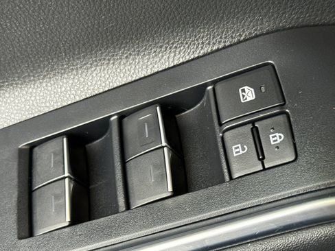 Used 2024 Toyota Highlander Platinum image 13