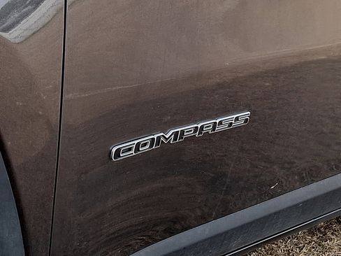 Used 2024 Jeep Compass Latitude image 4