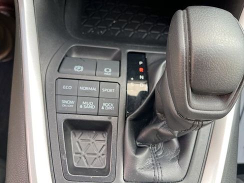Used 2021 Toyota RAV4 XLE image 22