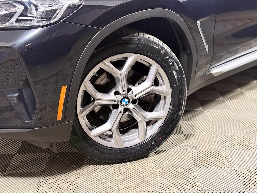 Used 2023 BMW X4 xDrive30i AWD/4WD image 2